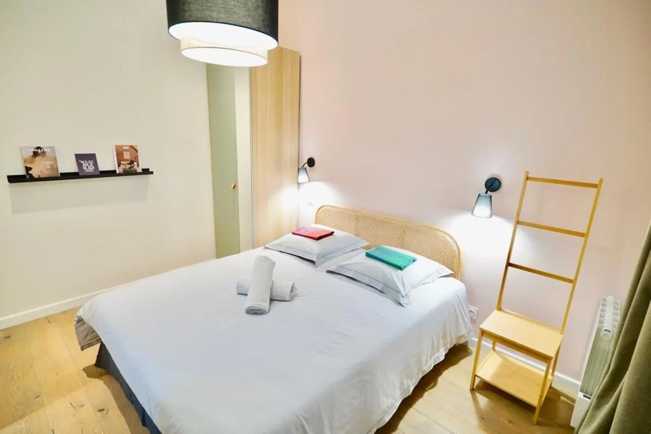 Le Chana - Unique For 3 Guests - Terrace - St Paul Lyon 0*,  France