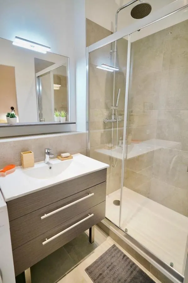 Appartement Le Chana - Unique For 3 Guests - Terrace - St Paul Lyon France